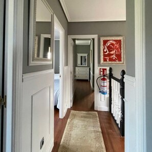 5 quartos, ferros/tábuas de passar roupa, berço de viagem, Wi-Fi