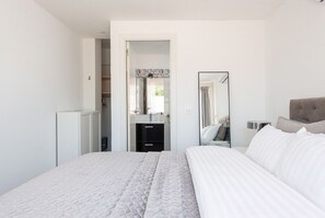 3 bedrooms, iron/ironing board, free WiFi, bed sheets - Villa Claudine,  800 meters from the beach with pool, for 6 People (Alcúdia)