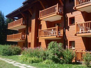 Exterior - Les Arcs 1800: Apartment high standing,on ski slopes,swimming pool, steam bath and saunaLuxury Apartment (Bourg-Saint-Maurice)