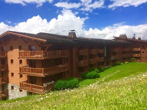 Exterior - Les Arcs 1800: Apartment high standing,on ski slopes,swimming pool, steam bath and saunaLuxury Apartment (Bourg-Saint-Maurice)