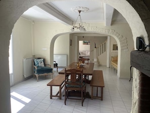 Dining - Lovely house, garden with pool in tranquil village near coast and countryside (Raissac-D'aude)