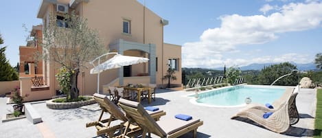 Outdoor pool, an infinity pool