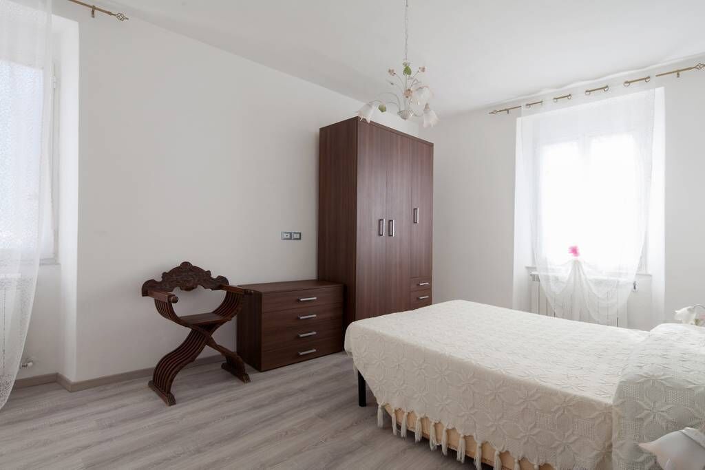 2 Schlafzimmer, Schreibtisch, Bügeleisen/Bügelbrett, Reisekinderbett