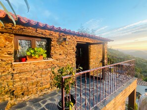 Terrace/patio - Bela Vista Alqueve - slate house with private swimming pool and BBQ area (Coimbra)