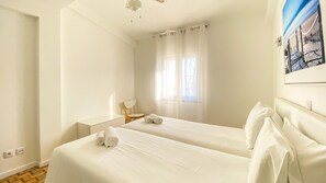 4 bedrooms, iron/ironing board, free WiFi, bed sheets