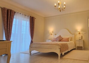 5 chambres, bureau, fer et planche à repasser, Wi-Fi gratuit