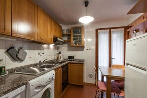Kühlschrank, Ofen, Herdplatte, Geschirrspüler