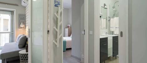 2 Schlafzimmer, schallisolierte Zimmer, Bügeleisen/Bügelbrett, WLAN