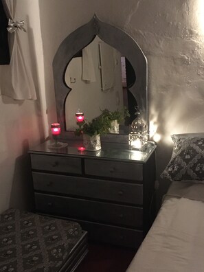 1 chambre, fer et planche à repasser, accès au Wi-Fi (inclus)