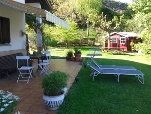 Outdoor dining - House / Villa - Lasarte-Oria TO EIGHT MINUTES OF SAN SEBASTIANCasa con jardín (San Sebastian)