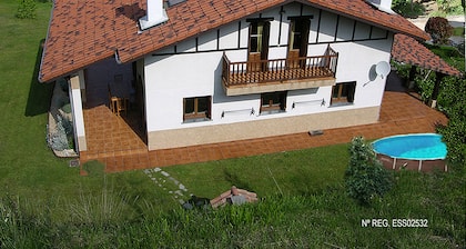 House / Villa - Lasarte-Oria TO EIGHT MINUTES OF SAN SEBASTIANCasa con jardín