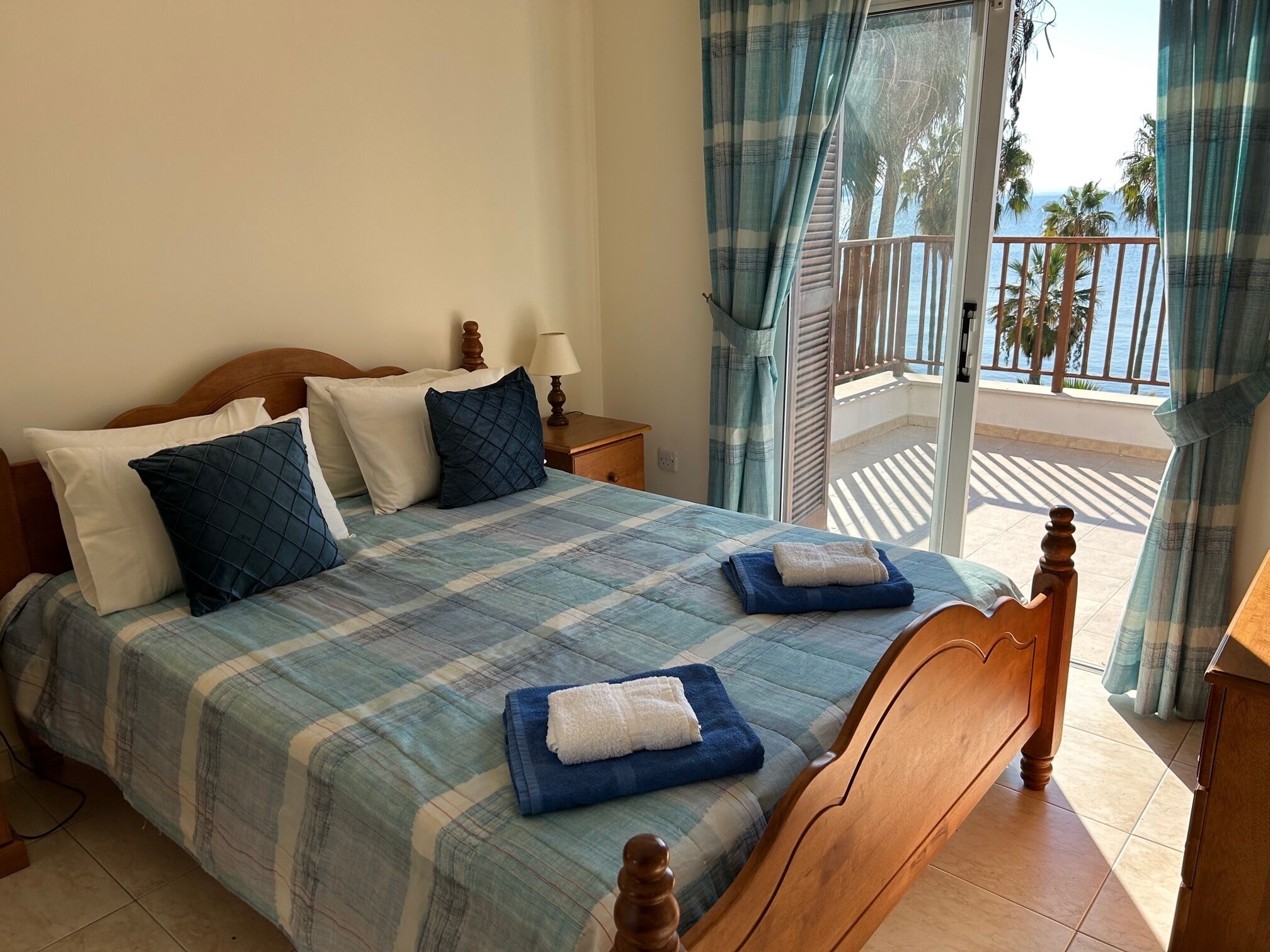 3 bedrooms, in-room safe, iron/ironing board, free WiFi