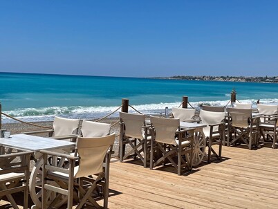 Stunning 3 bed 3 bath front line villa in  the heart of Coral Bay