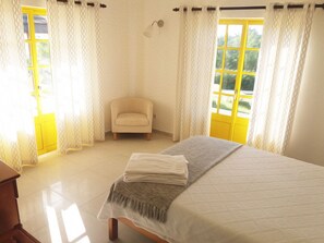 4 chambres, fer et planche à repasser, Wi-Fi gratuit, draps fournis