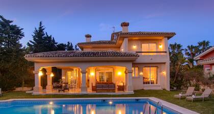 Las Chapas south oriented villa with heated pool, garden and BBQ