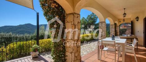 屋外ダイニングエリア