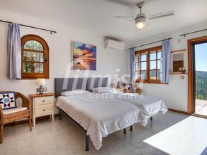 3 chambres, fer et planche à repasser, accès à Internet, literie fournie