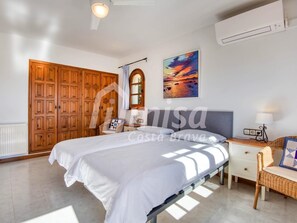 3 chambres, fer et planche à repasser, accès Internet, draps fournis