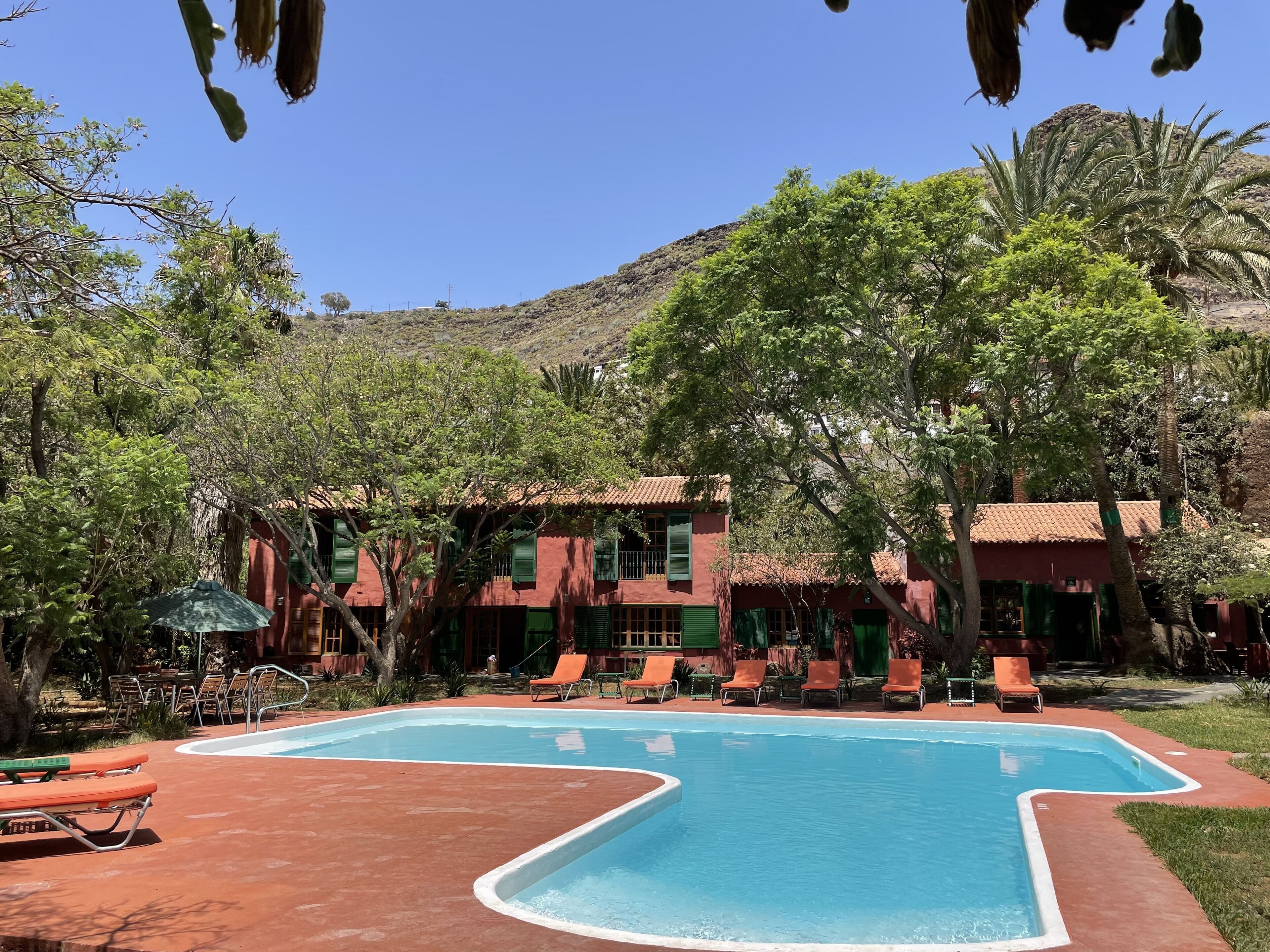 Alberca al aire libre y alberca climatizada