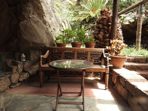 Country house with heated swimming pool for exclusive use between the sea and the mountains. 