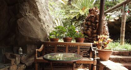 Maison de campagne avec piscine et garage privé. Belle vue sur la montagne.