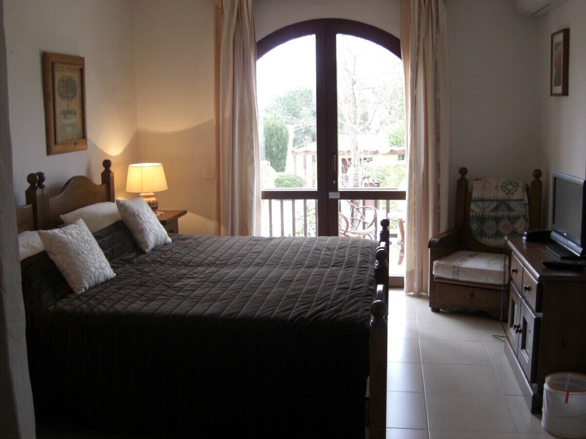 Clean, comfortable, central location, Wi Fi and Sports rights.