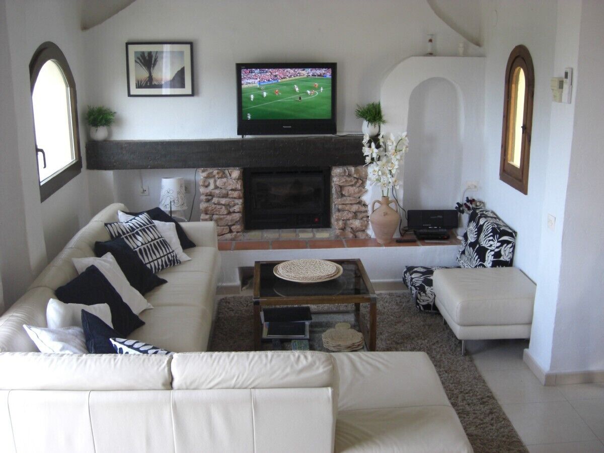 Clean, comfortable, central location, Wi Fi and Sports rights.