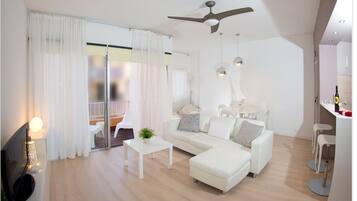 Tv, dvd-afspiller, kontorer, computerskærme