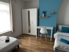 House, 3 Bedrooms | Iron/ironing board, free WiFi, bed sheets - Winstanley House (Wellingborough)