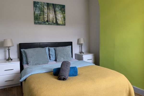 House, 3 Bedrooms | Iron/ironing board, WiFi (free), bed sheets