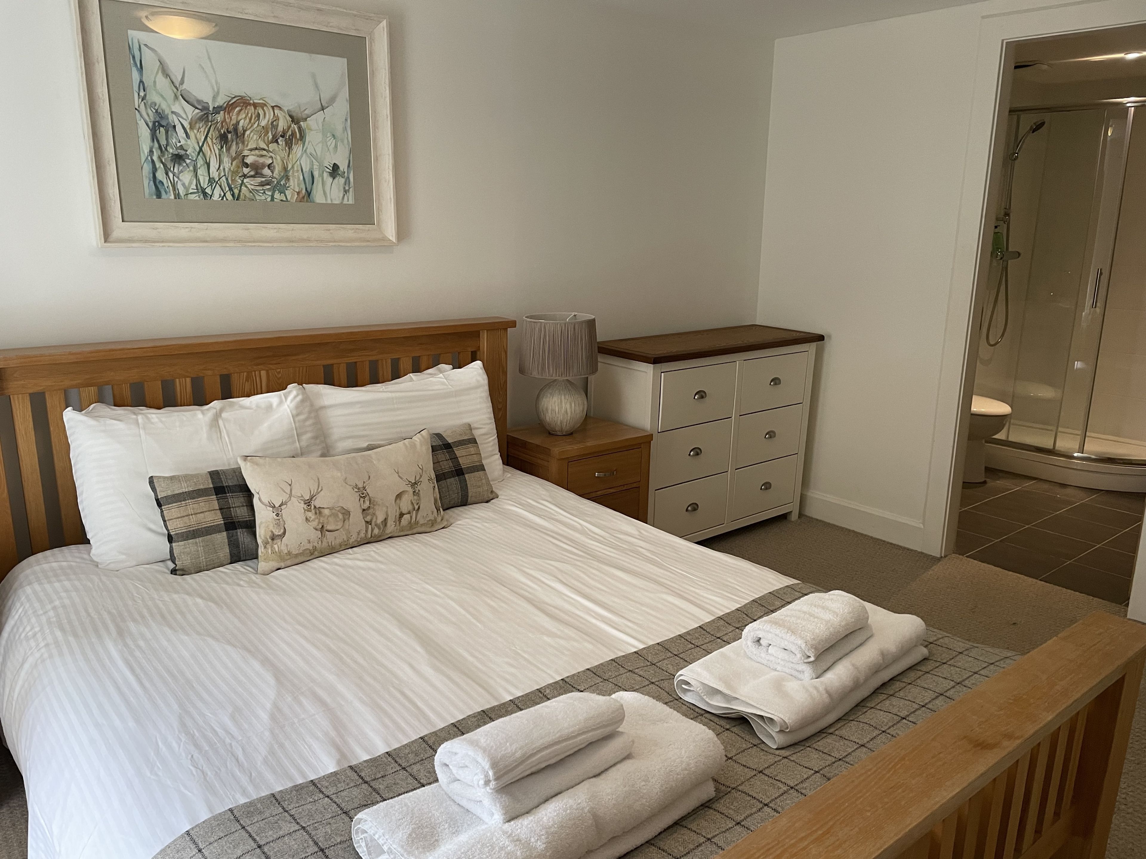 2 chambres, fer et planche à repasser, accès au Wi-Fi (inclus)