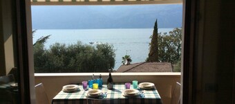 PANORAMIC APARTMENT SITUATED IN THE TOWN CENTER WITH LAKE VIEW