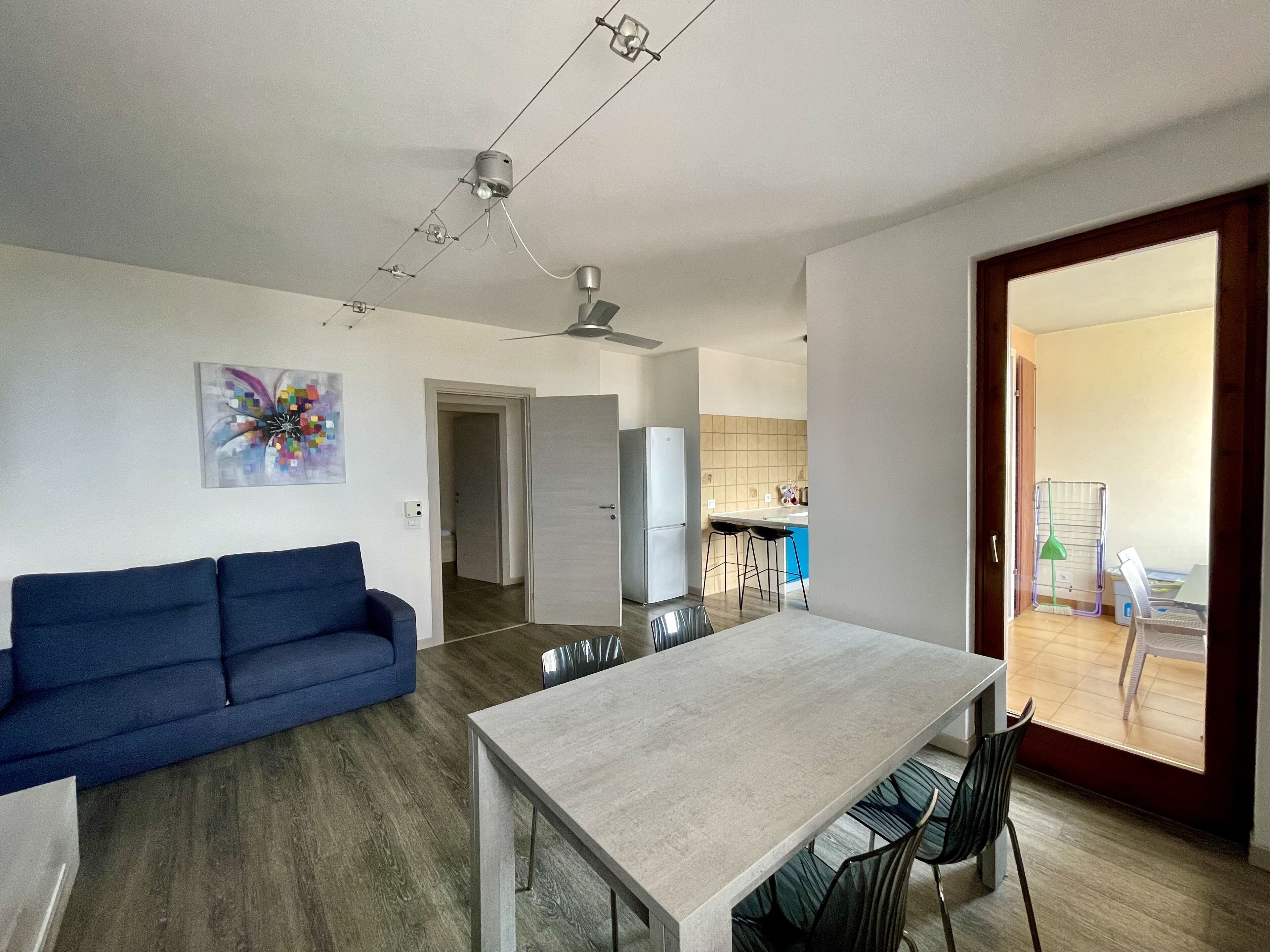 PANORAMIC APARTMENT SITUATED IN THE TOWN CENTER WITH LAKE VIEW