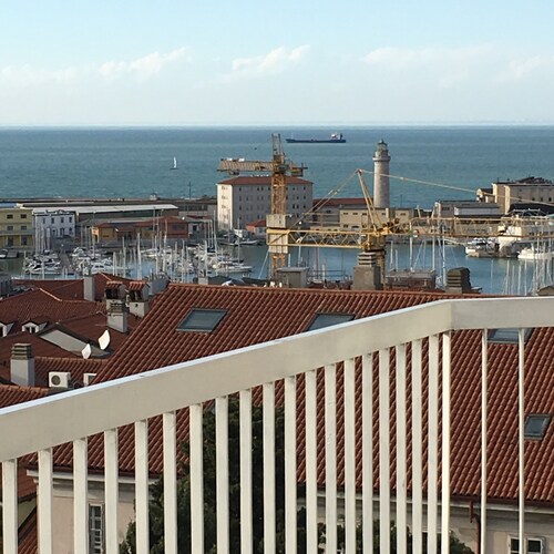 Penthouse in the center with sea view