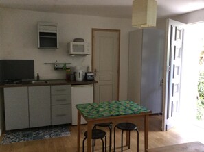 Fridge, microwave, stovetop, coffee/tea maker