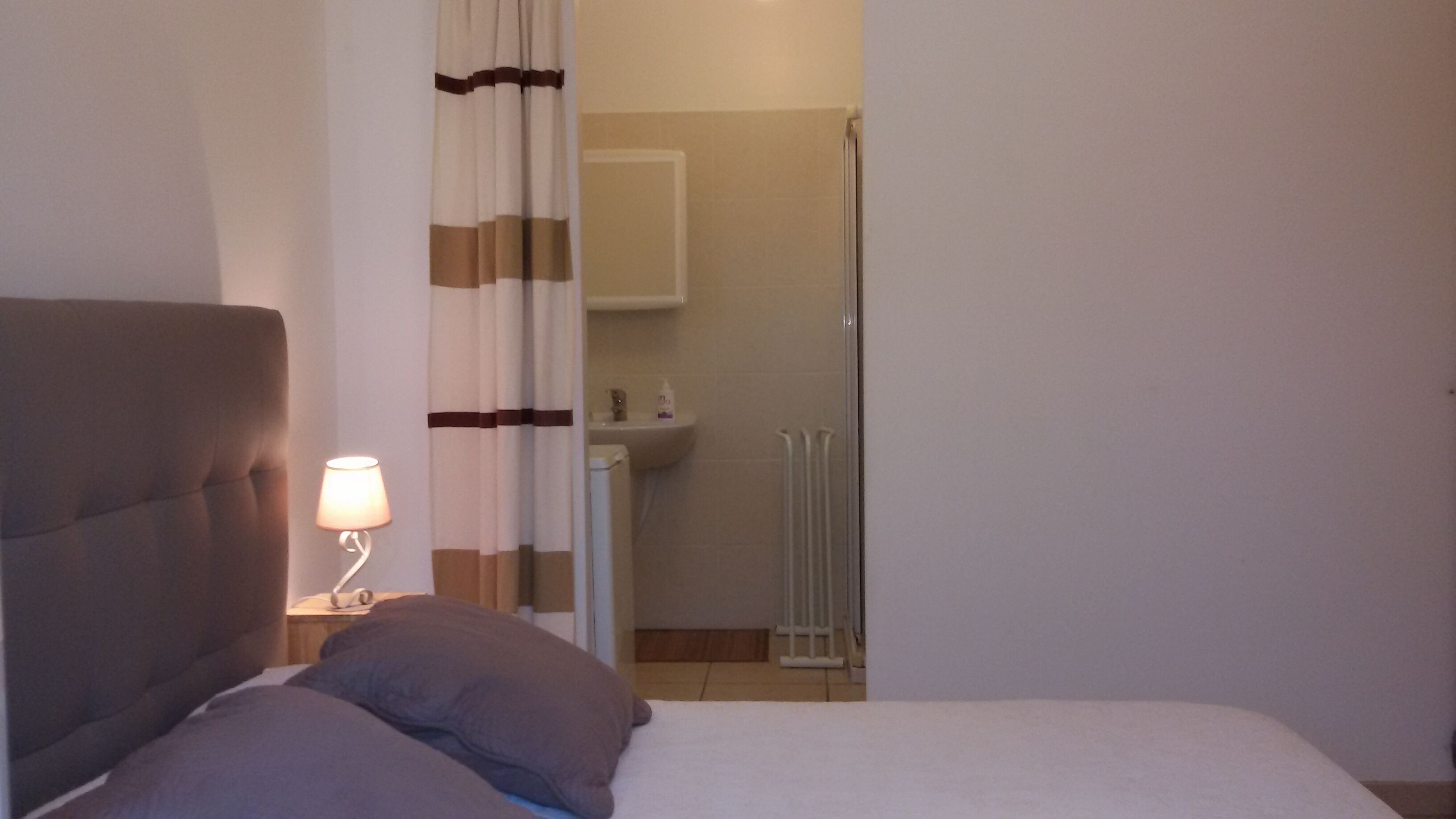 La Castagna: House with garden, 2 rooms, open view. Corse-du-Sud, Gulf of Ajaccio, Coti-Chiavari, peninsula of Castagna