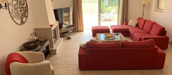 Grande casa individual de 3 habitaciones con piscina infinita en campo de golf