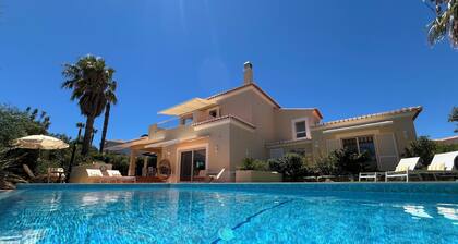 Große freistehende Villa, 3 Schlafzimmer, Swimmingpool auf dem Golfplatz