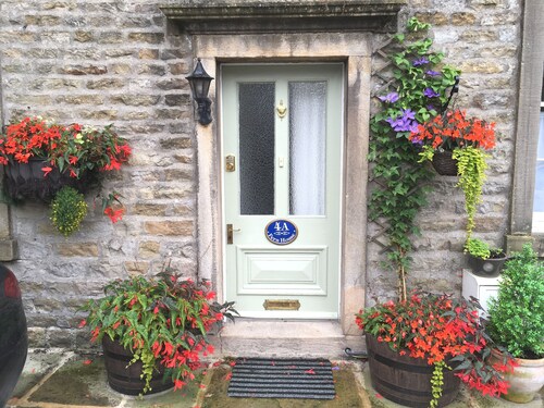 Fern House, Grassington; central yet parking & quiet, light & period elegance