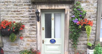 Fern House, Grassington; central yet parking & quiet, light & period elegance