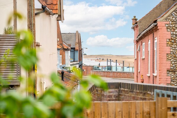 المنطقة المحيطة بالمنشأة