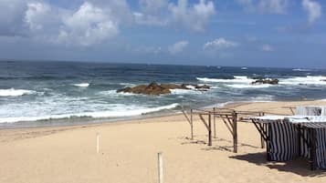 Una spiaggia nelle vicinanze, teli da spiaggia