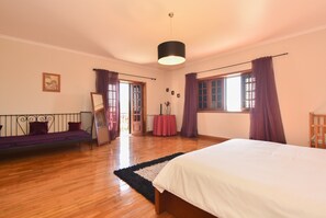 5 dormitorios, tabla de planchar con plancha, wifi gratis y ropa de cama