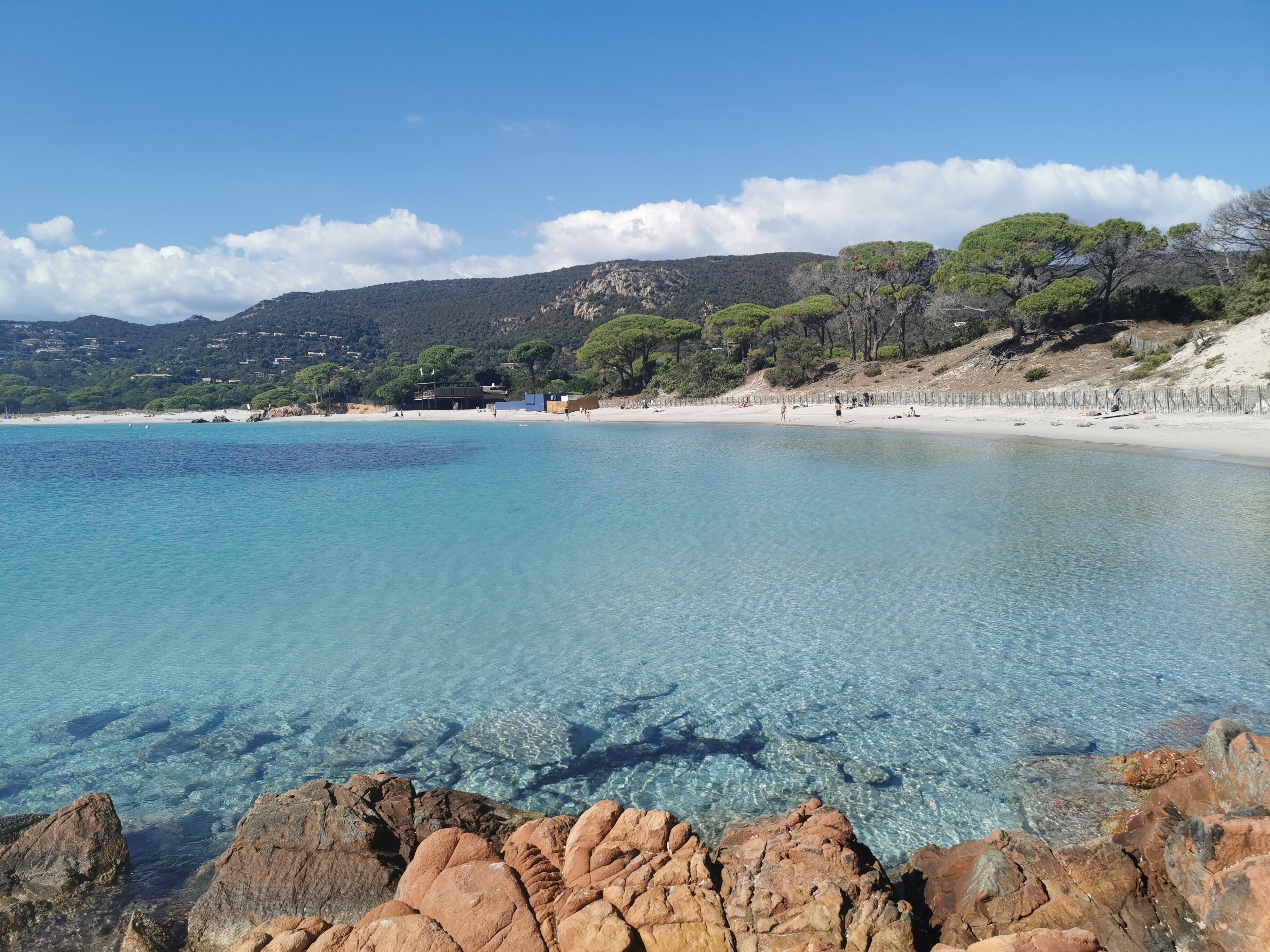 靠近海滩、沙滩椅