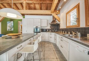 Fridge, oven, dishwasher, coffee/tea maker