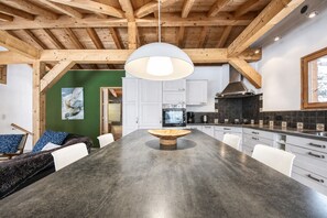 Kaffetrakter/tekoker, kjøleskap, ovn og oppvaskmaskin