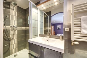 Bathtub, hair dryer