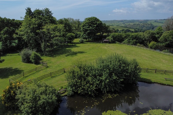 beautiful country and lakeside setting with superb leisure facilities