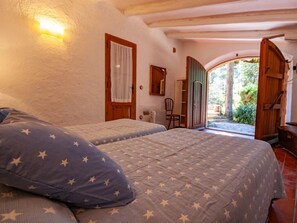 3 bedrooms, iron/ironing board, travel cot, WiFi