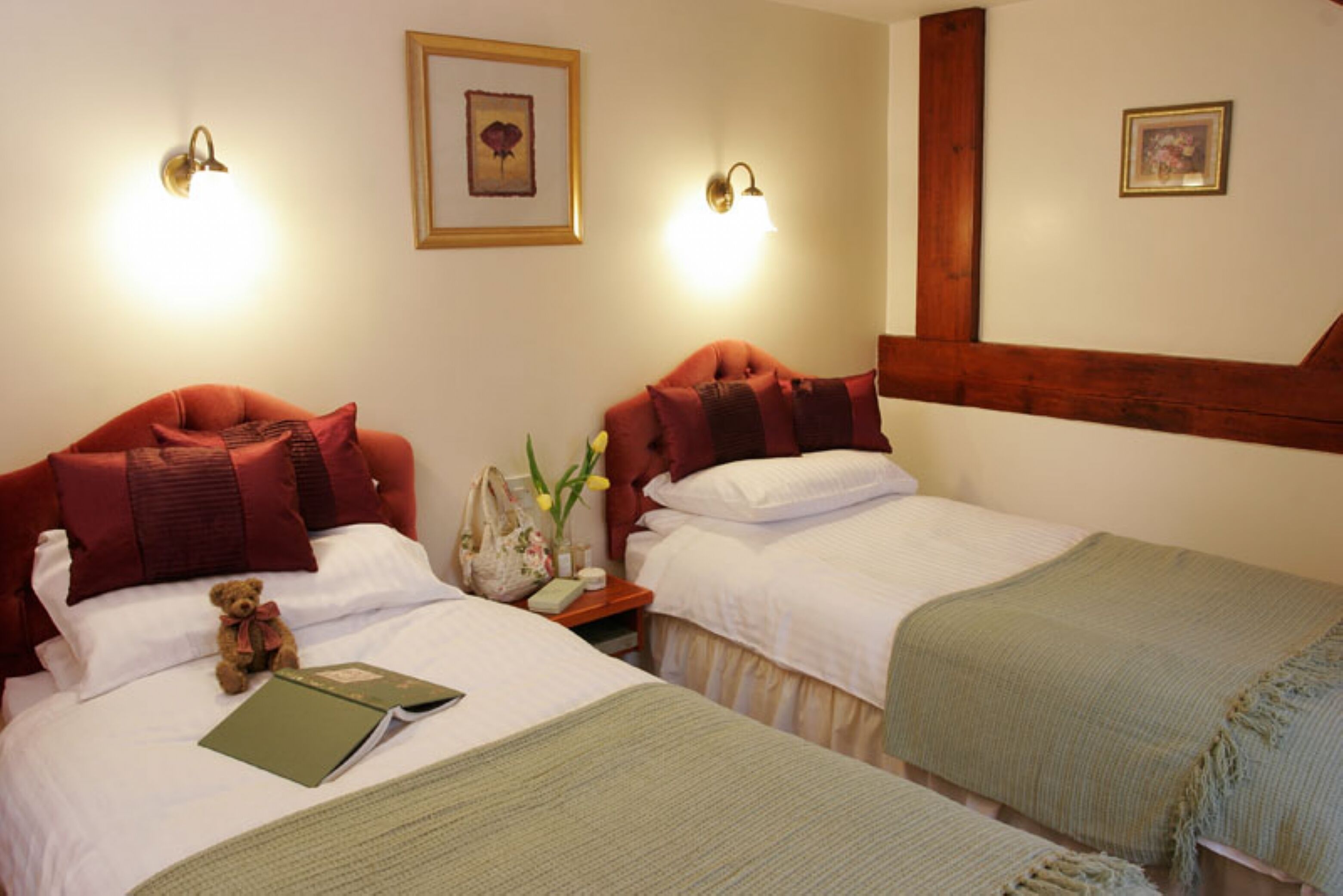 Cosy cottage in quiet courtyard in Grasmere village with private parking